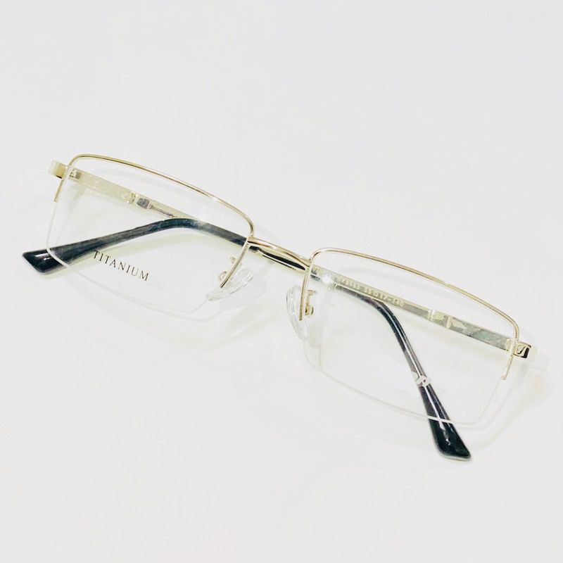 Gọng kính kim loại xẻ cước, dáng vuông dành cho nam,gọng được làm từ hợp kim và dây cước, mảnh và nhẹ.