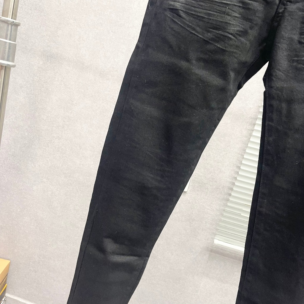 Quần jean bò nam Dsq2 slimfit đen trơn khoá lệch dập nhăn 3D đùi phối 4 cúc cài dáng đơn giản QJ373P