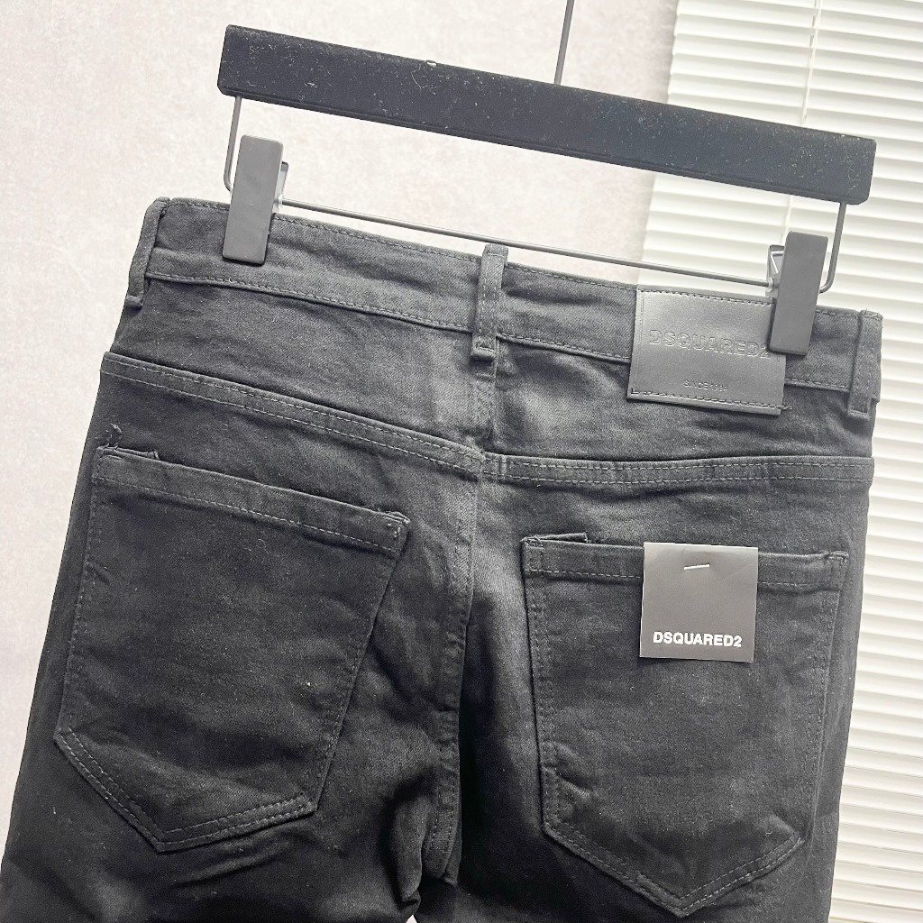 Quần jean bò nam Dsq2 slimfit đen trơn khoá lệch dập nhăn 3D đùi phối 4 cúc cài dáng đơn giản QJ373P