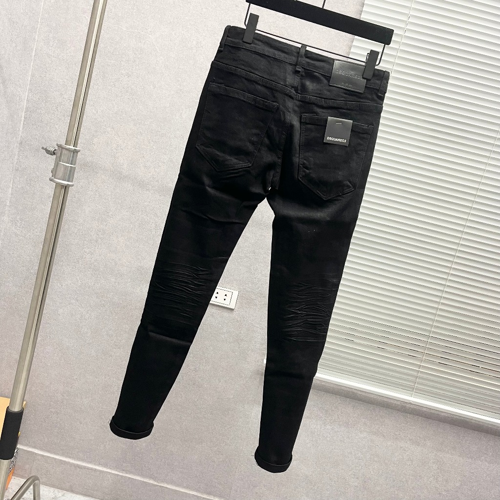 Quần jean bò nam Dsq2 slimfit đen trơn khoá lệch dập nhăn 3D đùi phối 4 cúc cài dáng đơn giản QJ373P