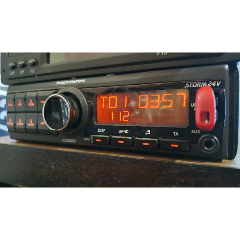 Máy phát nhạc.24v liền Amply Clarion. tính năng USB AUX RADIO giành cho các dòng xe tải.