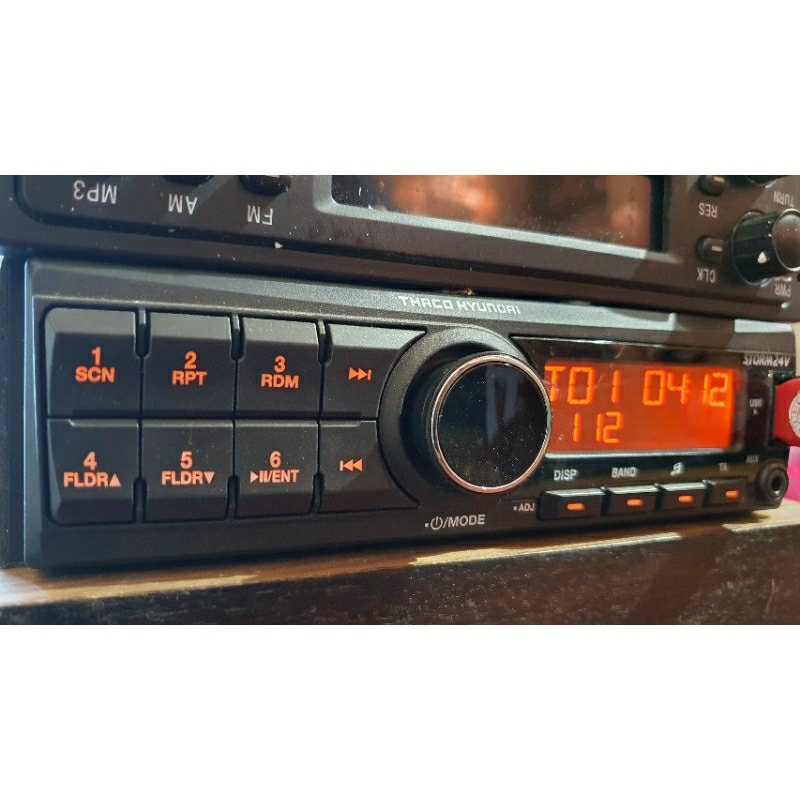 Máy phát nhạc.24v liền Amply Clarion. tính năng USB AUX RADIO giành cho các dòng xe tải.