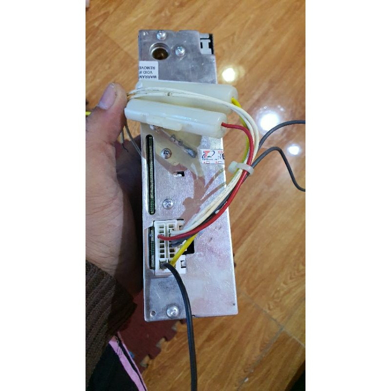 Máy phát nhạc.24v liền Amply Clarion. tính năng USB AUX RADIO giành cho các dòng xe tải.