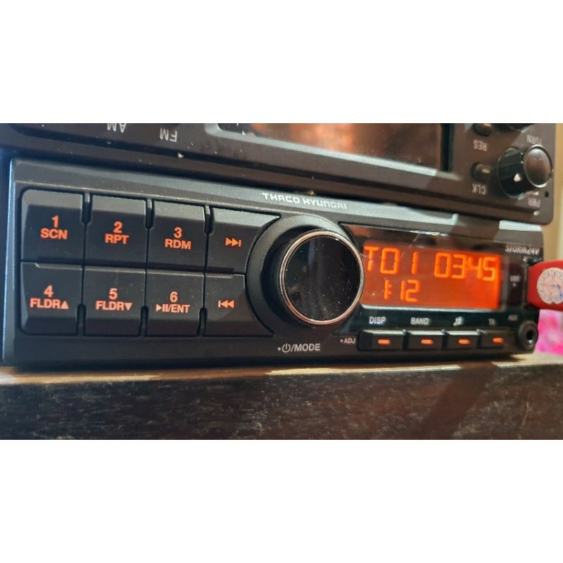 Máy phát nhạc.24v liền Amply Clarion. tính năng USB AUX RADIO giành cho các dòng xe tải.