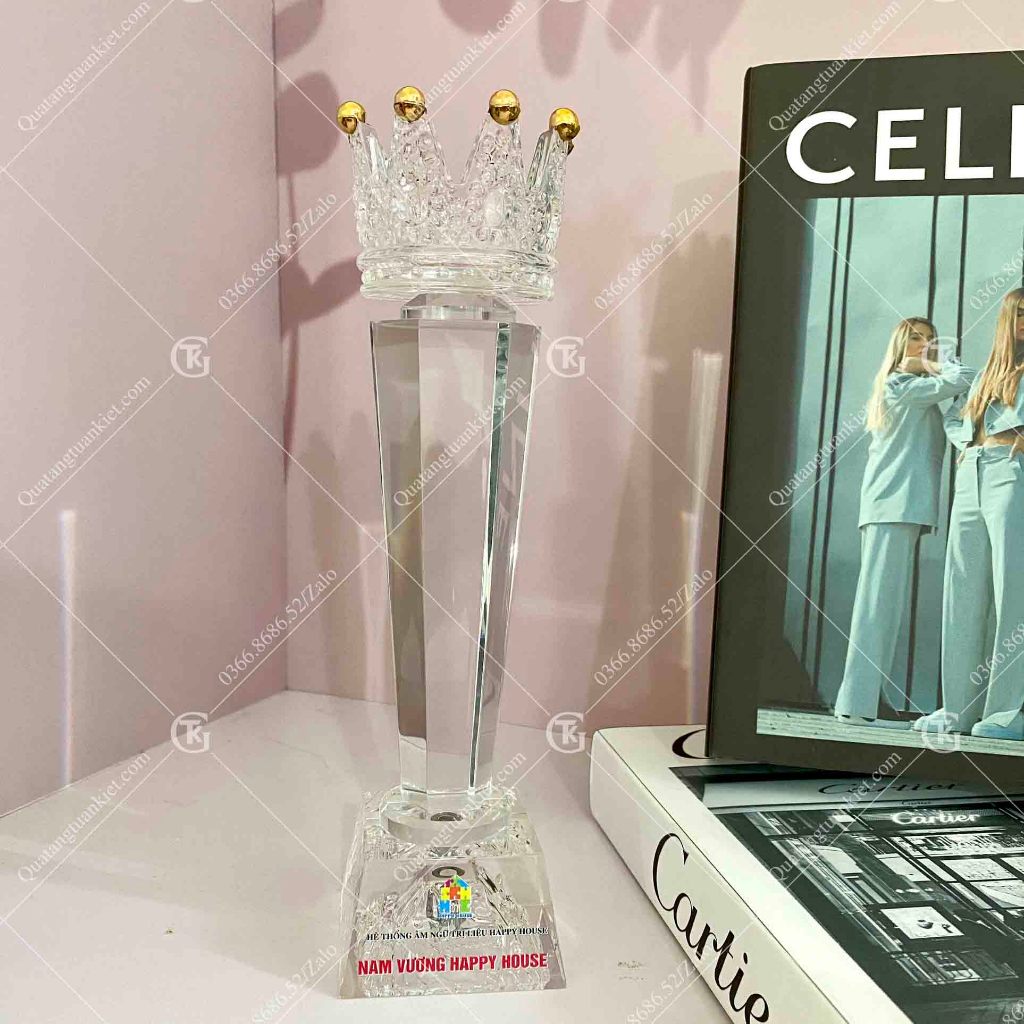 Cúp pha lê vương miện Đế Led 17 màu