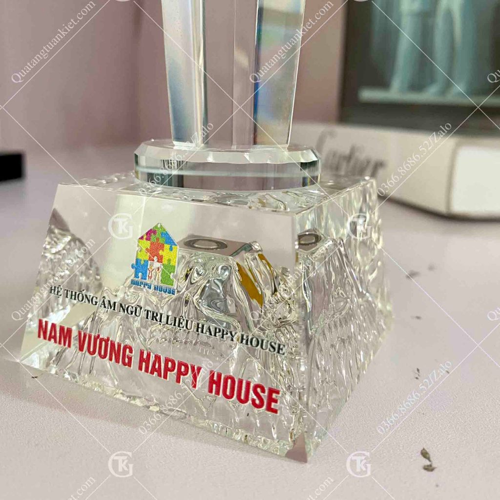 Cúp pha lê vương miện Đế Led 17 màu