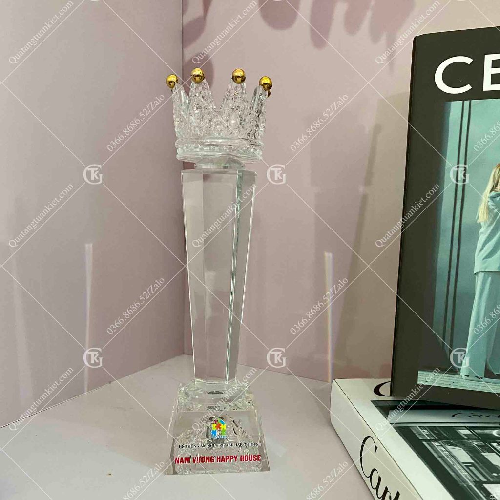 Cúp pha lê vương miện Đế Led 17 màu