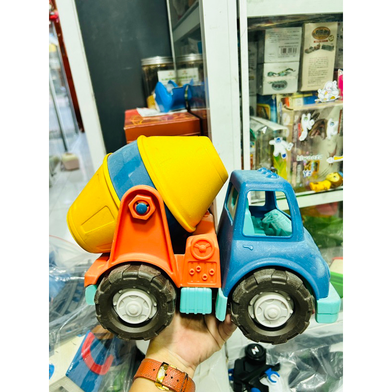 Mô hình xe bồn Battat Wonder Wheels Cement Truck – Truck with Concrete Mixer – Moveable Parts