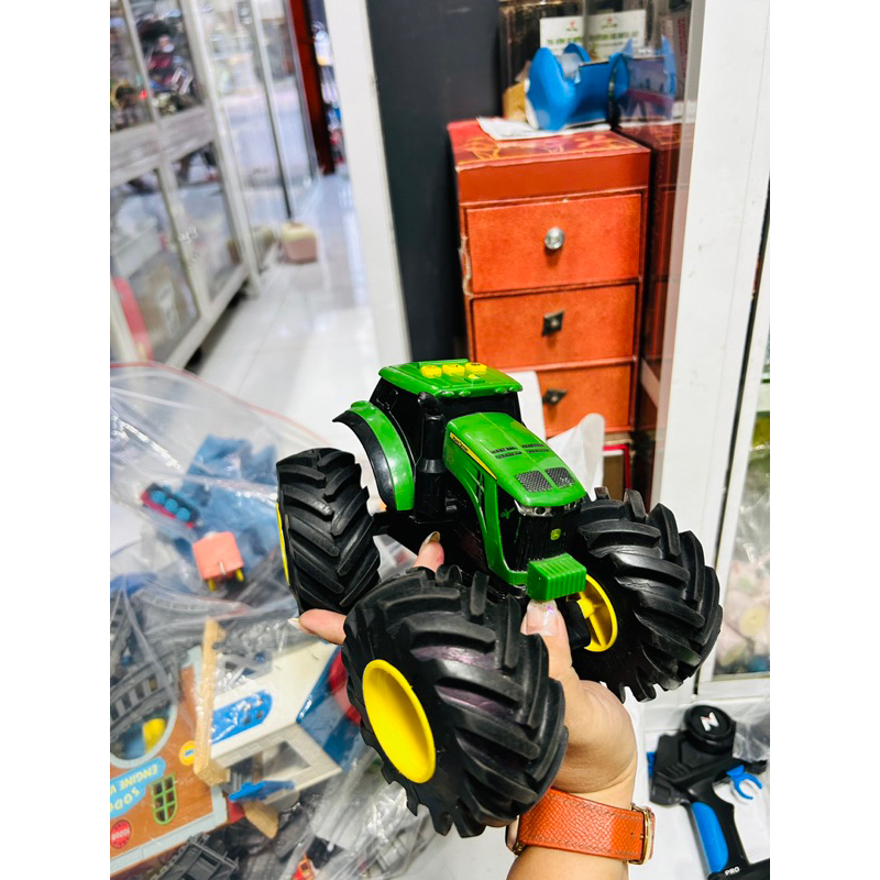 Mô hình xe John Deere Monster Treads