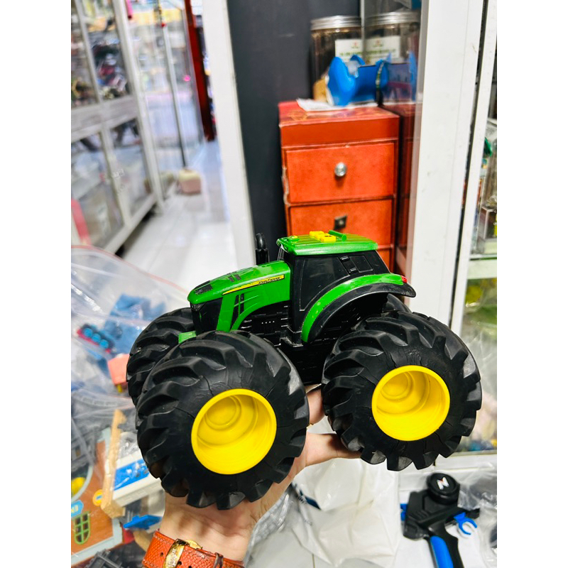 Mô hình xe John Deere Monster Treads