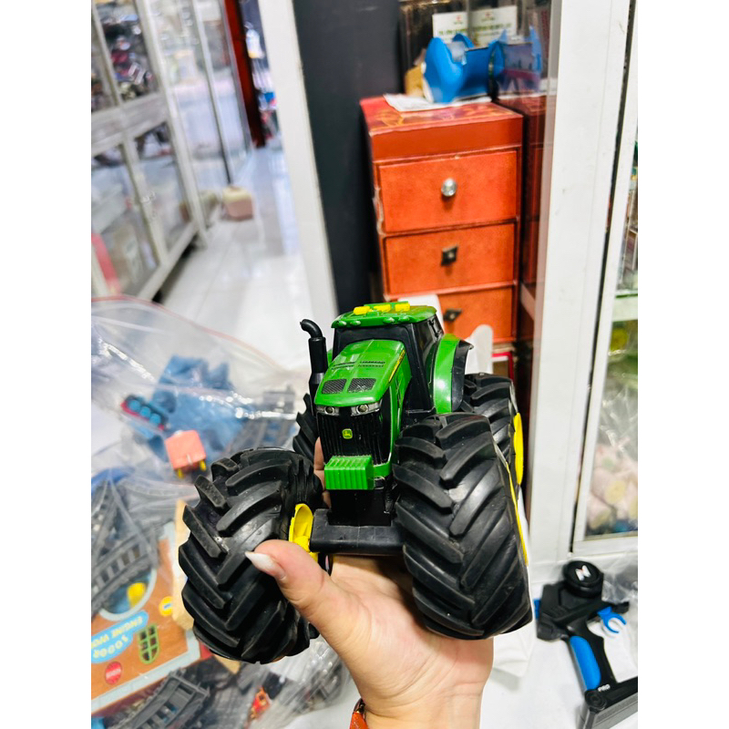 Mô hình xe John Deere Monster Treads