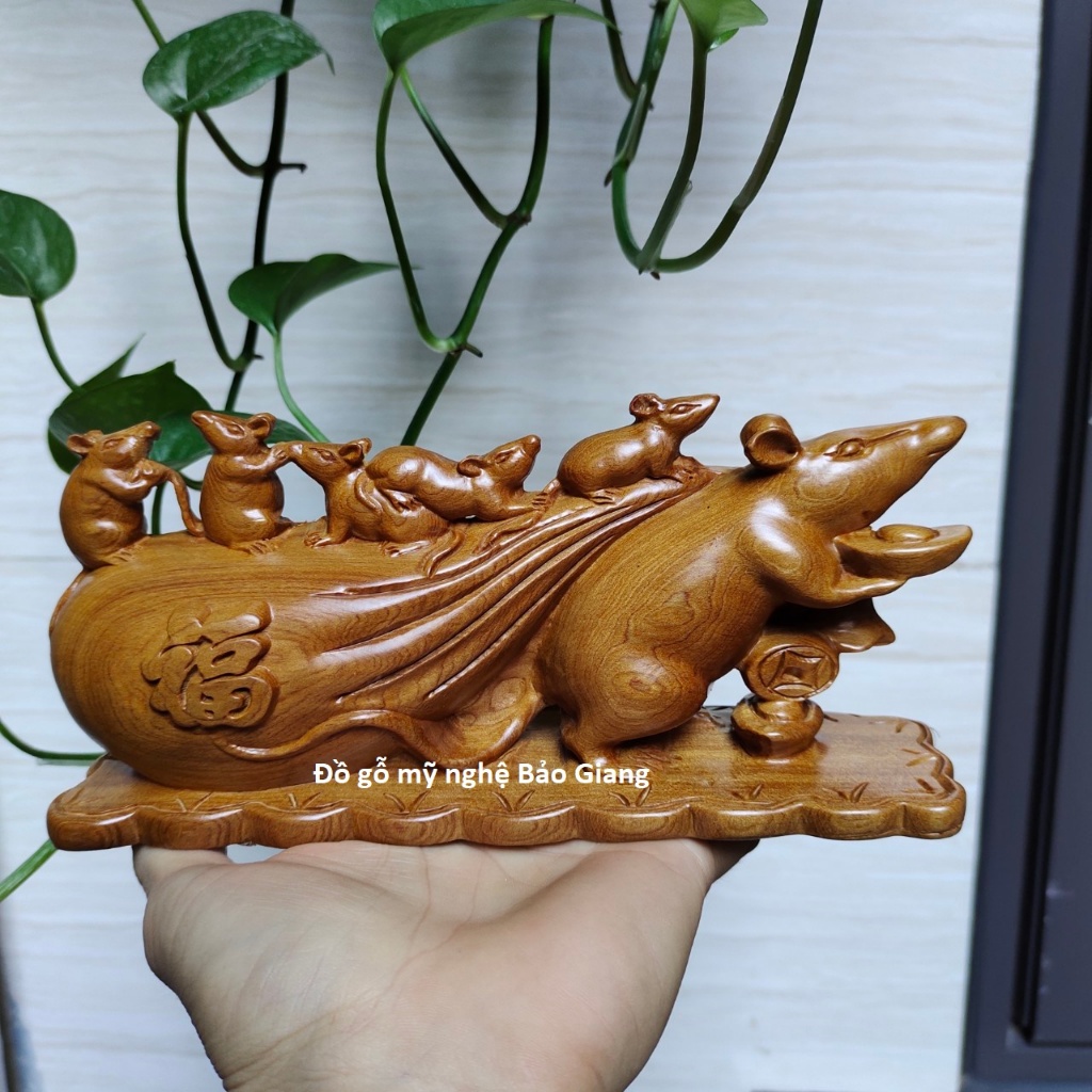 Tượng đàn chuột mẹ con kéo bao vàng gỗ bách thơm