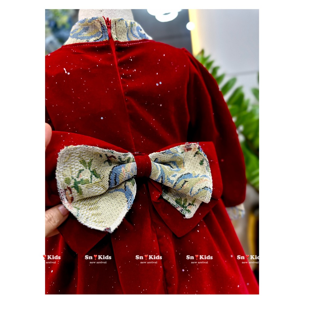 Váy nhung đỏ phối gấm hoa bé gái