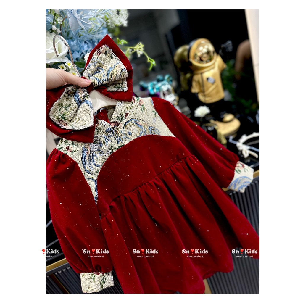 Váy nhung đỏ phối gấm hoa bé gái