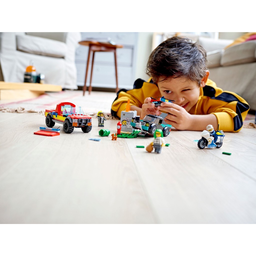 60319 LEGO City Xe cứu hỏa và cảnh sát truy bắt tội phạm