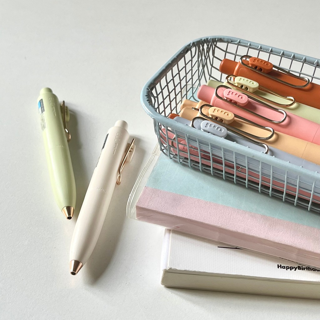 Bút bi gel mực đen Uni ball mini rocket 0.5 và 0.38 Art Therapy