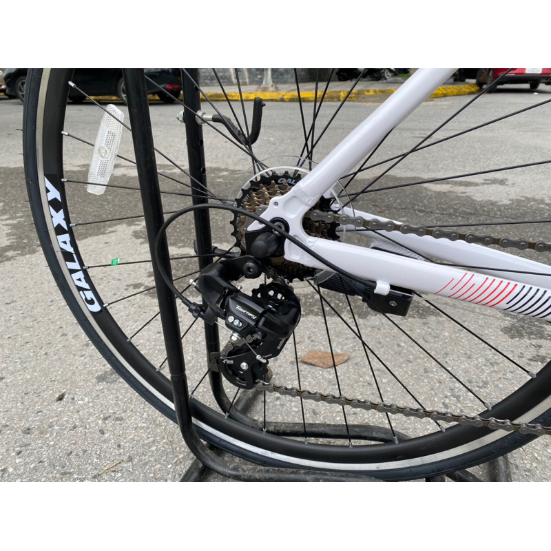 Xe đạp thể thao Galaxy RL420 bánh 700, tặng: đèn, chắn bùn, giá bình nước, dầu tra xích, lục giác.