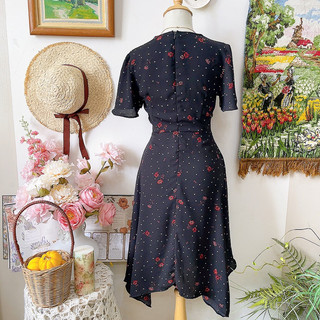 Đầm đen hoa chấm bi NewLook