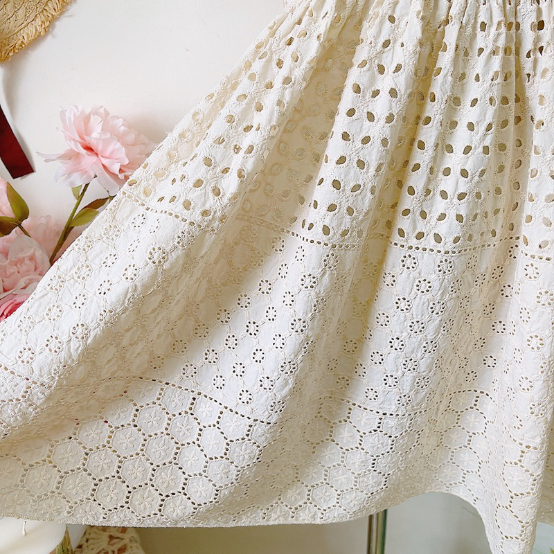 Đầm dây vải ren beige