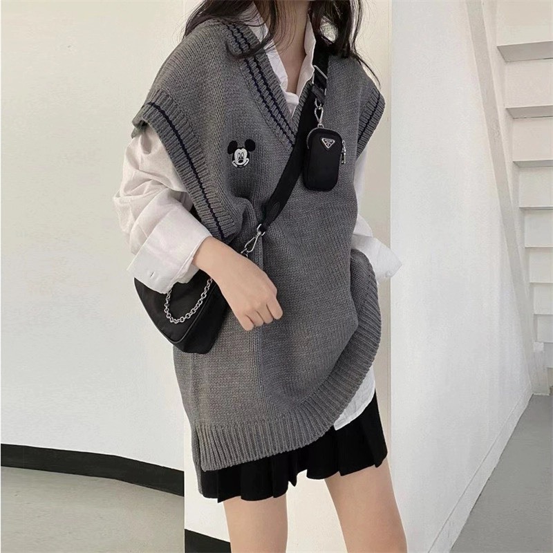 Áo gile len dệt kim nữ màu xám ghi huy hiệu form rộng cổ v hàng quảng châu loại đẹp chất mềm ladyquangchau