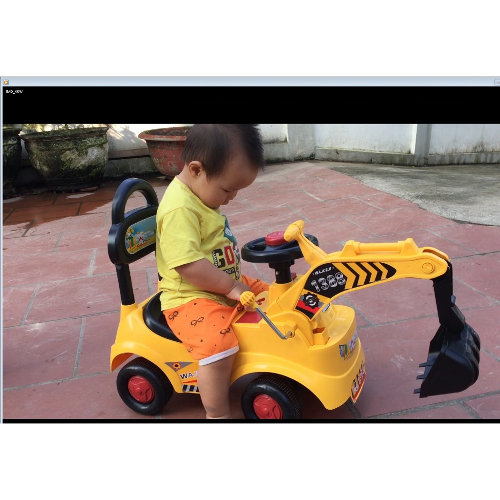 Xe cẩu chòi chân 1388 có nhạc cho bé E