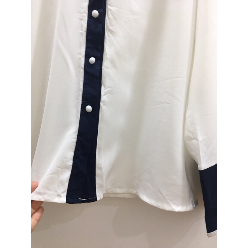 Áo sơ mi phối viền cổ bẻ