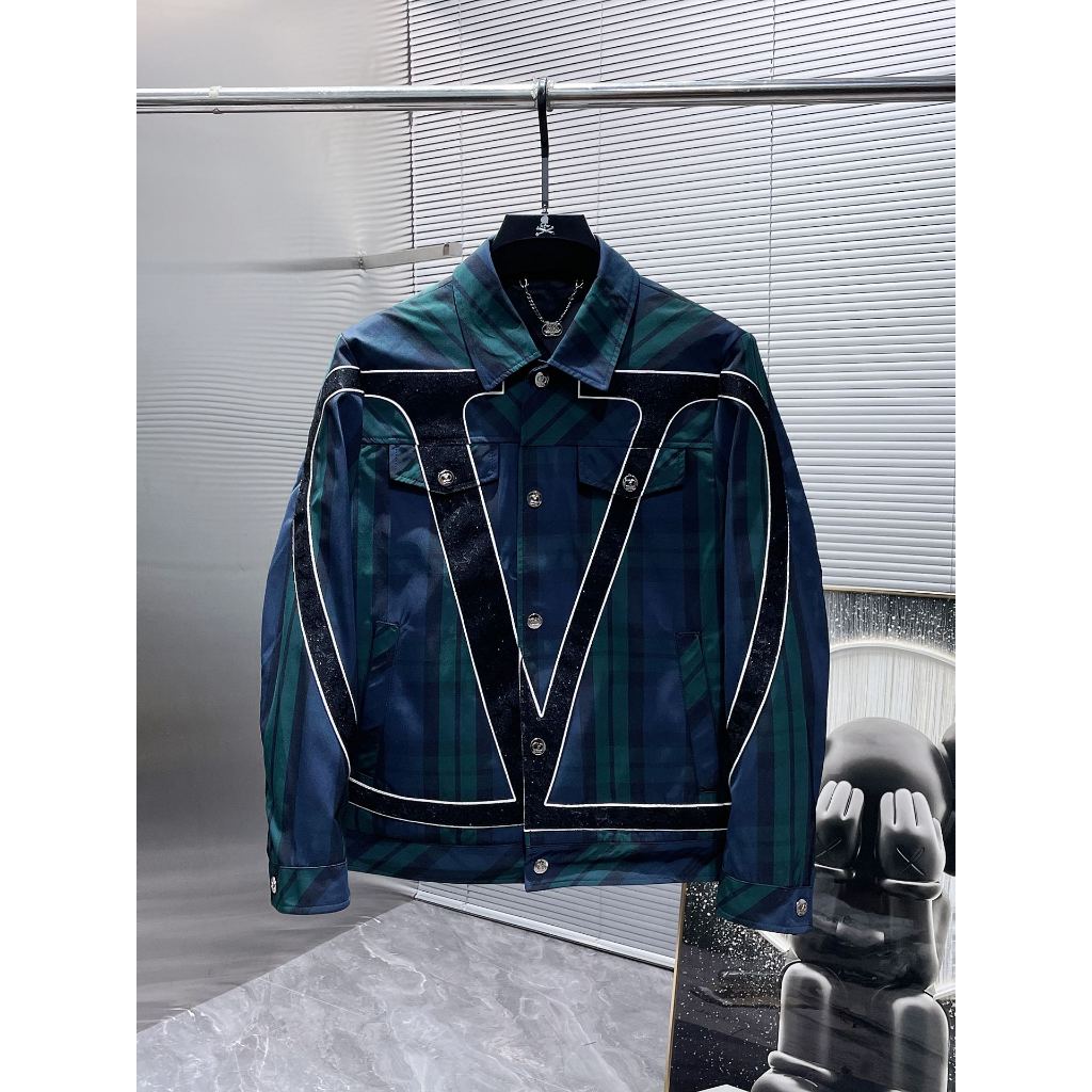 Áo khoác kiểu sơ mi nam dài tay kẻ sọc trang trí logo Valentino