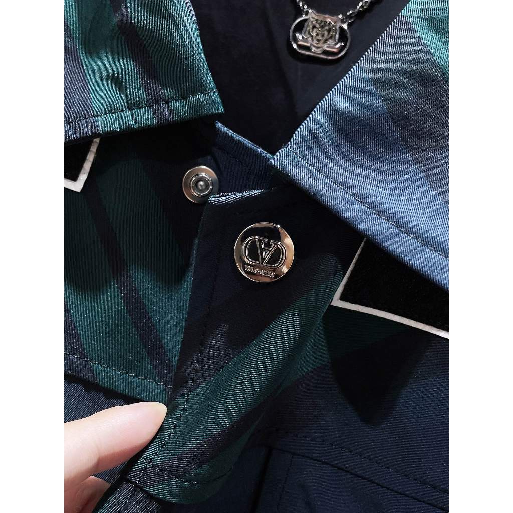 Áo khoác kiểu sơ mi nam dài tay kẻ sọc trang trí logo Valentino