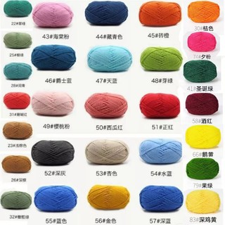 Len móc khoá cầu lông và vợt.