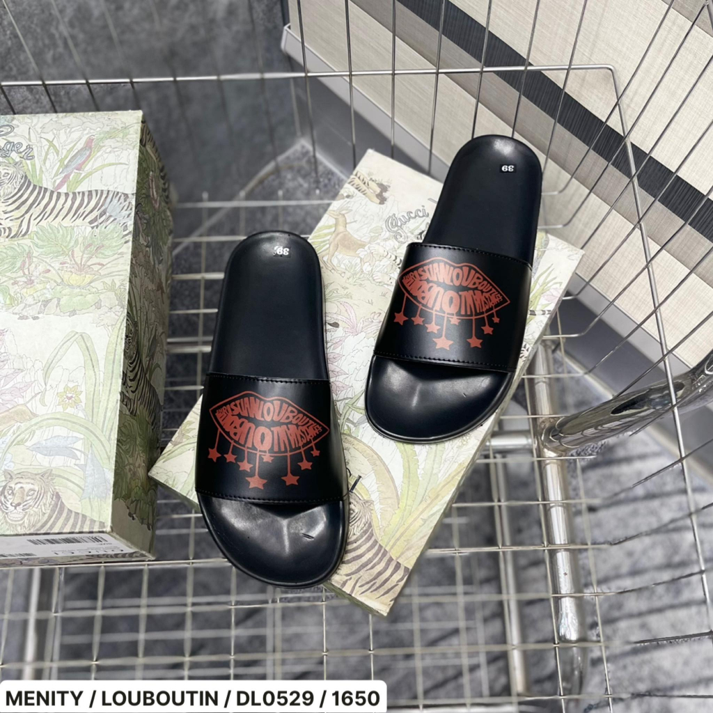 Dép Loubtin Môi đế đen quai trắng,trên quai in hình môi đỏ siêu nét cực chất đi cực êm chânn