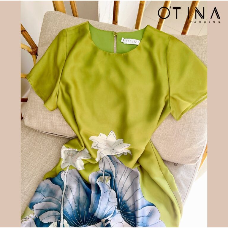 Đầm nữ thiết kế 𝐎𝐓𝐈𝐍𝐀 𝐅𝐀𝐒𝐇𝐈𝐎𝐍 đầm sen trắng nền cốm