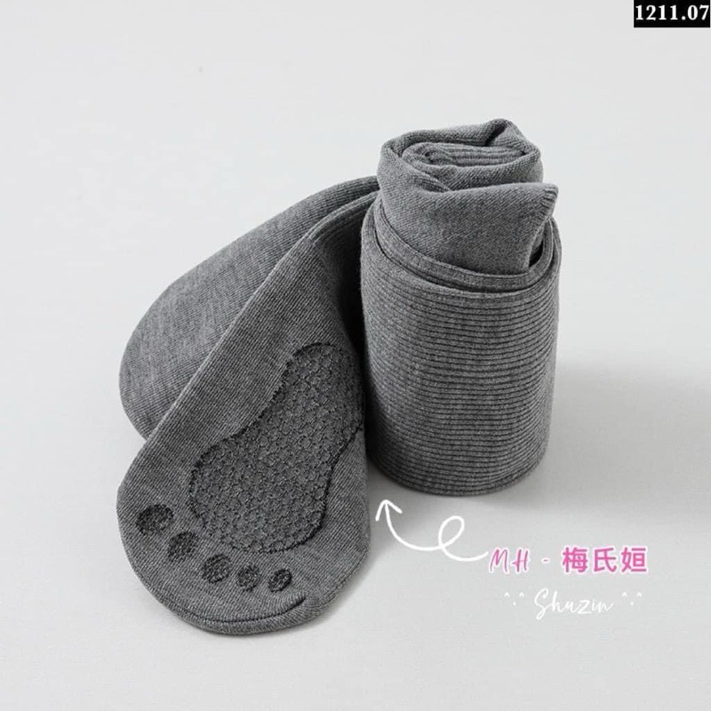 Quần tất cho bé gái chống trơn có size nhỡ
