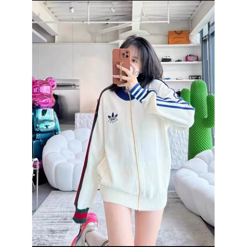 Áo Khoác  Adidas X Gucci Thêu Logo- Áo Khoác Chất Dày Dặn Cao Cấp HOT TREND KMG Fashion