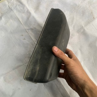 nắp đậy bình ắc quy piagio Fly nhập (hàng zin tháo xe )