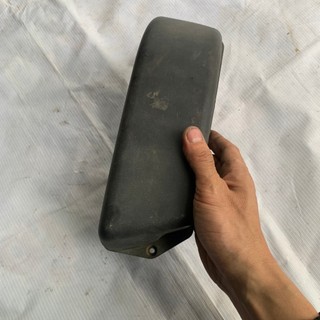 nắp đậy bình ắc quy piagio Fly nhập (hàng zin tháo xe )