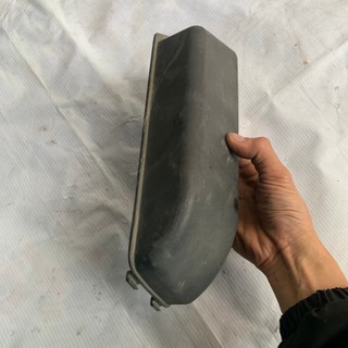nắp đậy bình ắc quy piagio Fly nhập (hàng zin tháo xe )