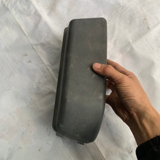 nắp đậy bình ắc quy piagio Fly nhập (hàng zin tháo xe )