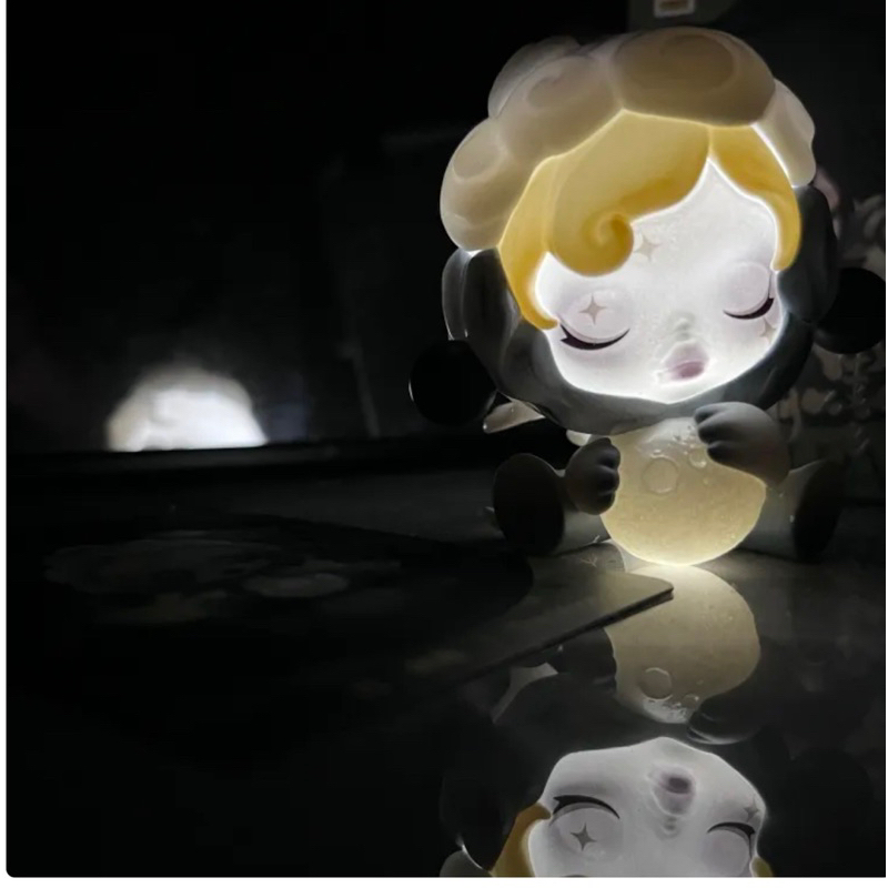 Pop Mart x Skullpanda mô hình trưng bày