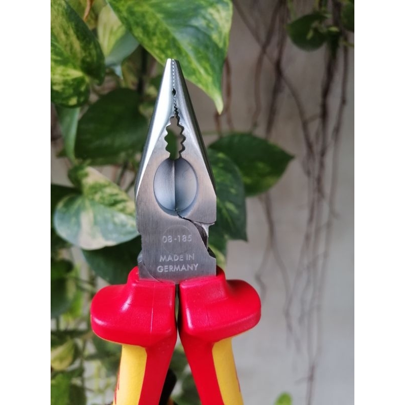 Kìm Đa Năng Mũi Thon 185mm Cách Điện 1000 Volt Knipex 08 26 185
