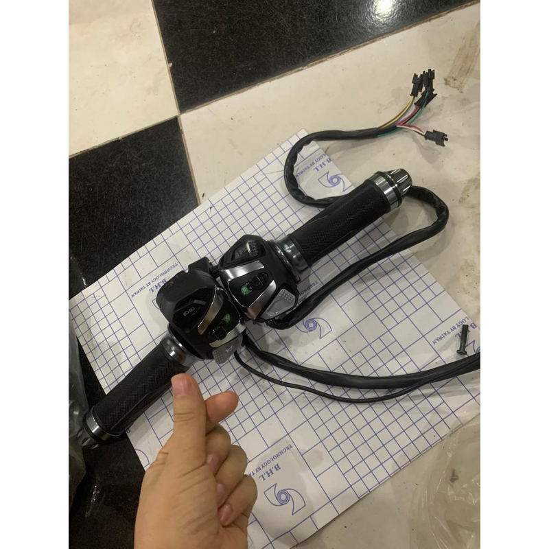 Cụm tay ga xmen liền công tắc cả bộ 2 bên đời mới