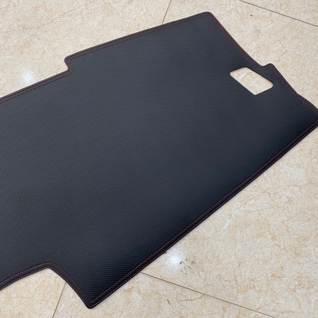 Thảm taplo da carbon xe Honda CRV 2023 2024 màu đen, đế có chống trượt, vừa form xe