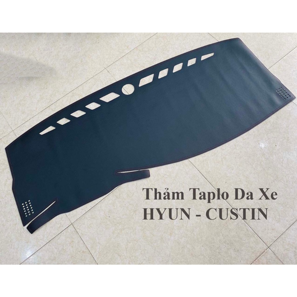 Thảm taplo da carbon Hyundai Custin 2023 2024 màu đen, che nắng chống bụi cho taplo xe