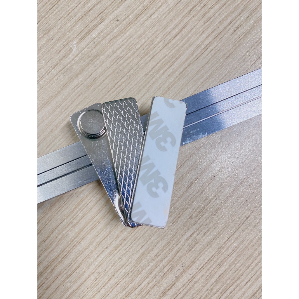 Nam châm cài áo, thẻ tên 2 nút ngắn, 2 nút dài, 3 nút xanh, 3 nút đen, 1 nút tròn