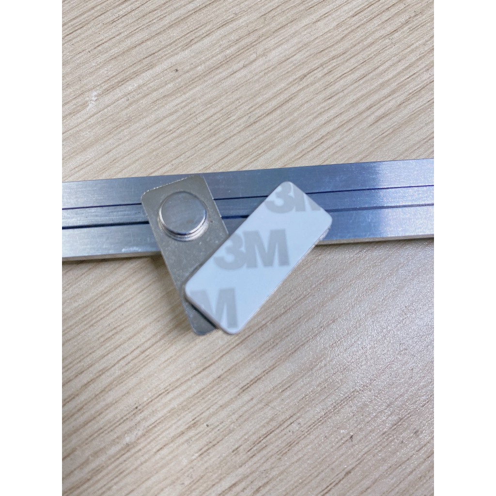 Nam châm cài áo, thẻ tên 2 nút ngắn, 2 nút dài, 3 nút xanh, 3 nút đen, 1 nút tròn