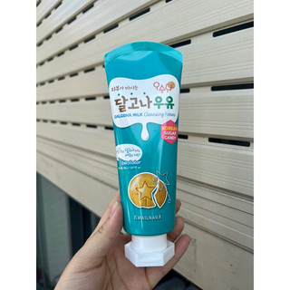 Sữa rửa mặt sạch sâu Welcos Kwailnara Milk Facial Cleansing Foam 120ml