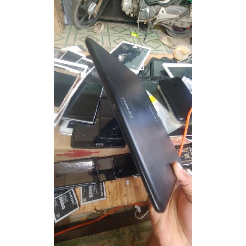 Máy tính bảng galaxy tab 4 . 10.1inch máy màu sắc đẹp.