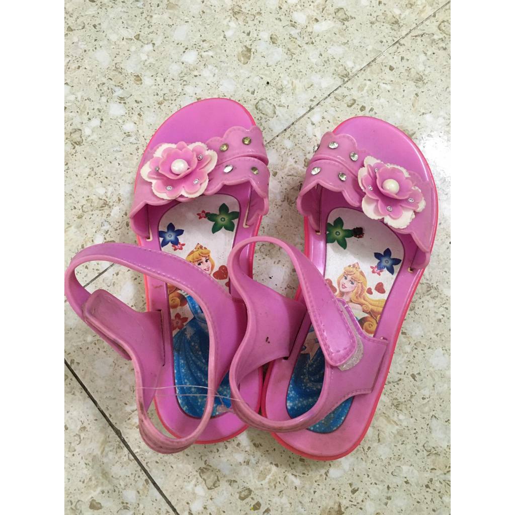 Sandan công chúa xinh cho bé