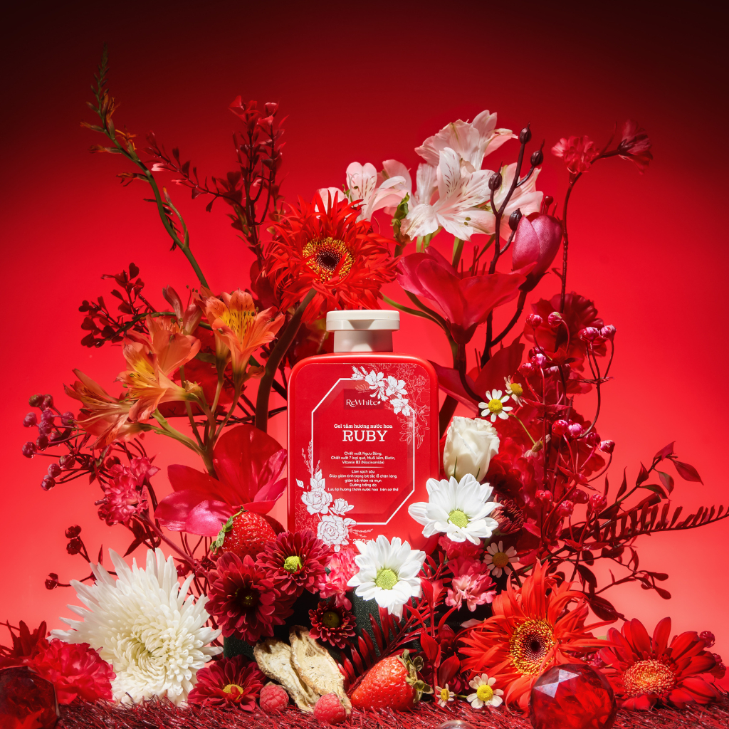 Gel Tắm Hương Nước Hoa Ruby ReWhitez Làm Sạch Sâu, Phù Hợp Với Mọi Loại Da Kể Cả Da Nhạy Cảm 250ml