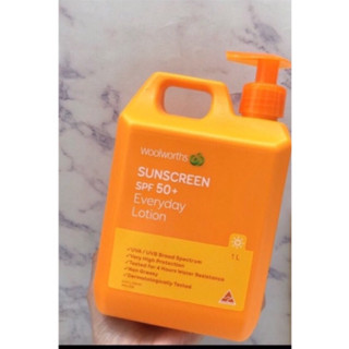 Sỉ kem chống nắng nhập khẩu Úc can 1 lít. uôlworths sunscreen SPF 50 ( Sẵn hàng số lượng lớn )Chống nắng SPF 50+ UVA/UVB