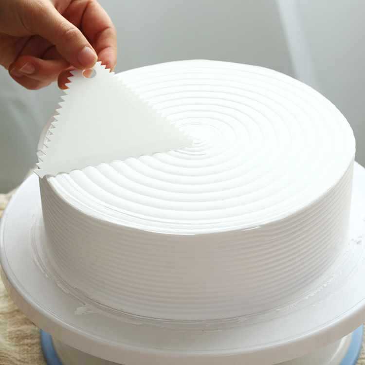 Miếng Chà Nhựa Tạo Vân Bánh / Vét Bột Răng Cưa